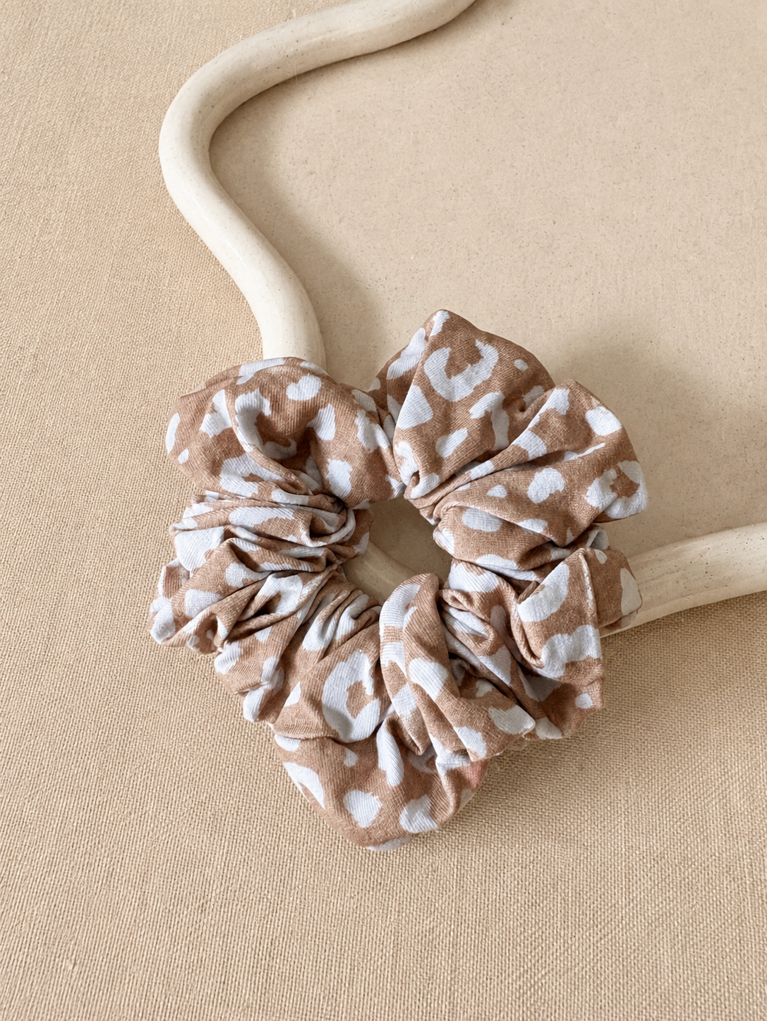 Chouchou cheveux sauvage - leopard clair
