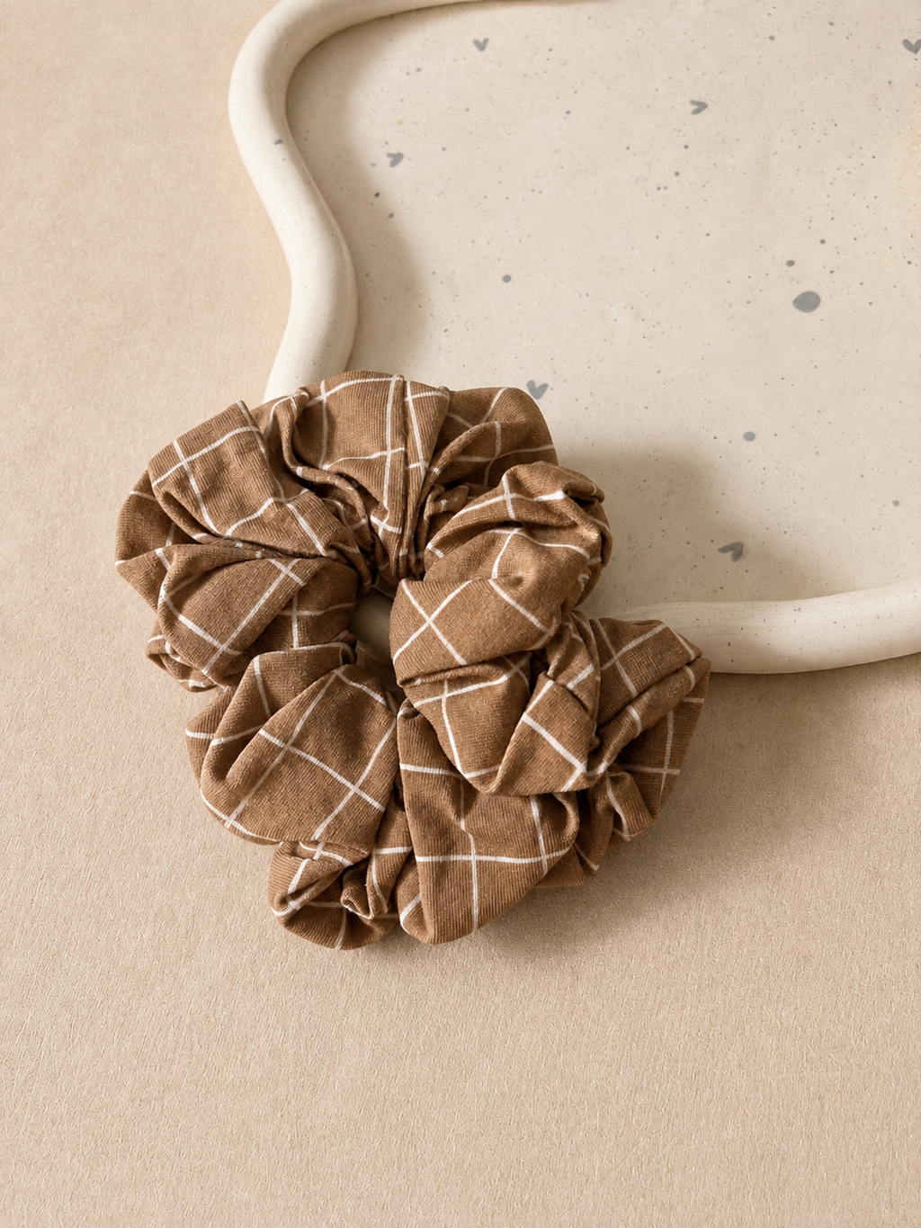 Chouchou cheveux Square - Motif carreaux camel