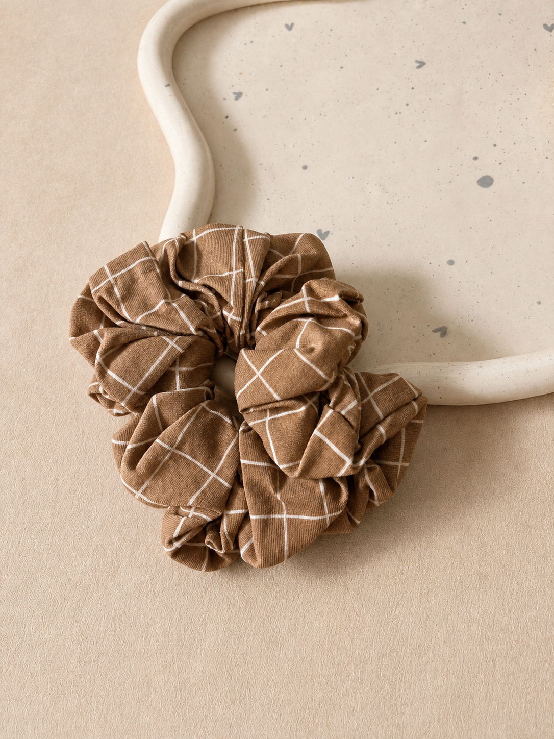 Chouchou cheveux Square - Motif carreaux camel